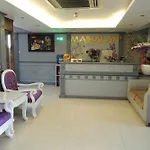 Queen Central Apartment Hotel